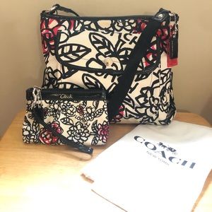 Coach Poppy Crossbody w/ wristlet and dust bag